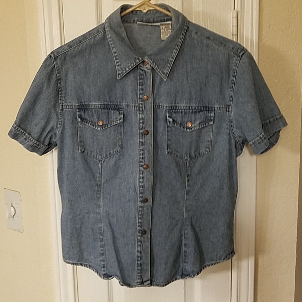 Blue jean top with snaps never worn